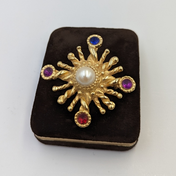 Vintage Gold Tone Starburst/Cross Faux Pearl Rhinestones Unsigned Brooch/Pin - Picture 7 of 13
